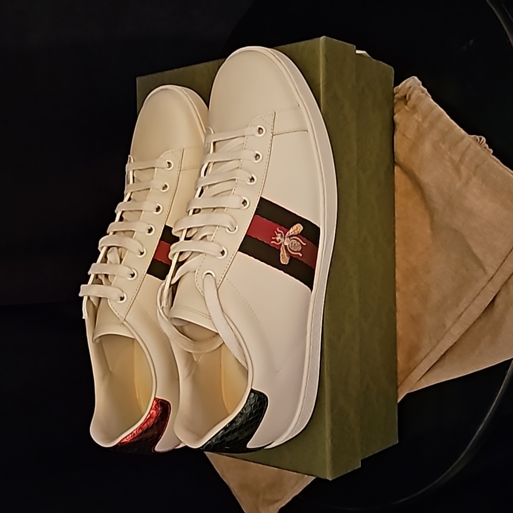 Gucci white embroidered Bee Ace sneakers size 40+ worn ONCE perfect condition